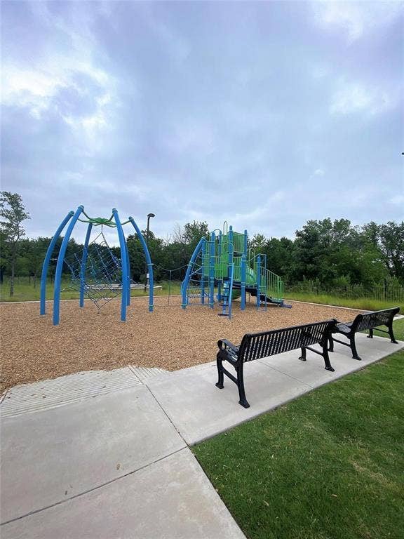 7297 Sacaton Trail, Frisco, TX 75033 Play in the Community Playground