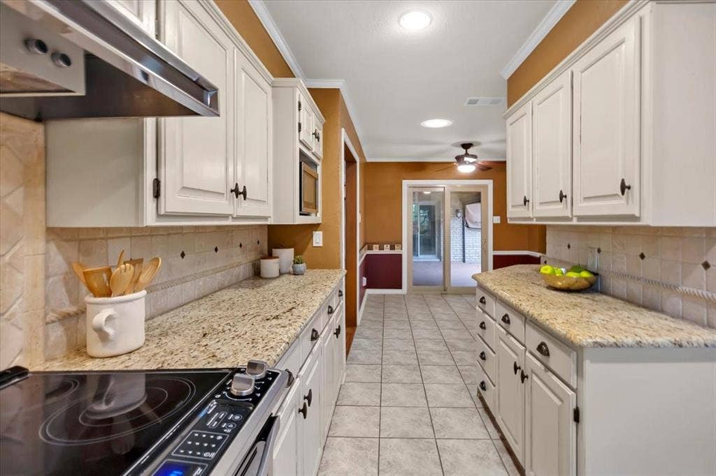 1111 Berkshire Court, Trophy Club, TX 76262 Kitchen