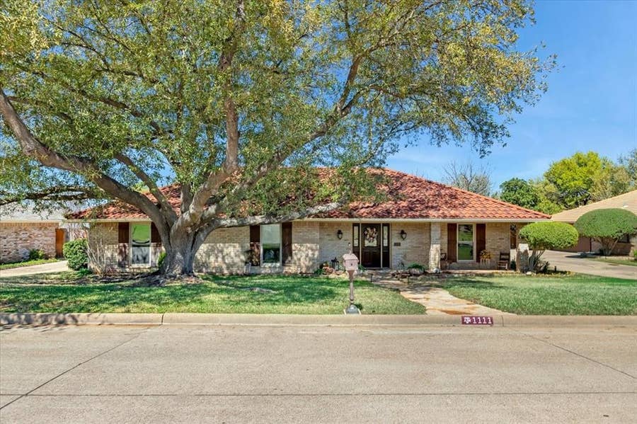 Property photo for 1111 Berkshire Court, Trophy Club, TX