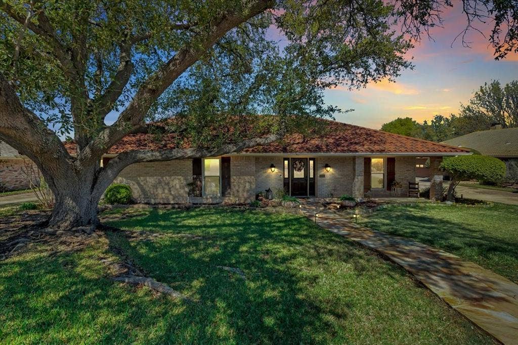 1111 Berkshire Court, Trophy Club, TX 76262 Twilight Image