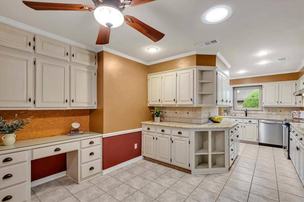 1111 Berkshire Court, Trophy Club, TX 76262 Breakfast Room