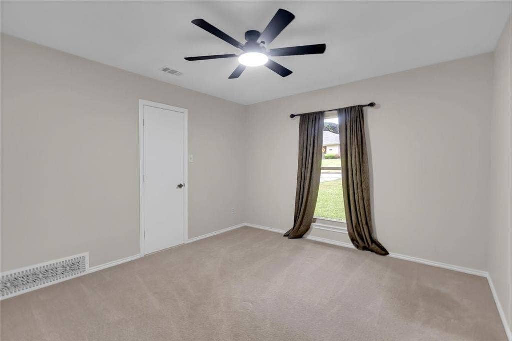 1111 Berkshire Court, Trophy Club, TX 76262 Split Bedroom 2