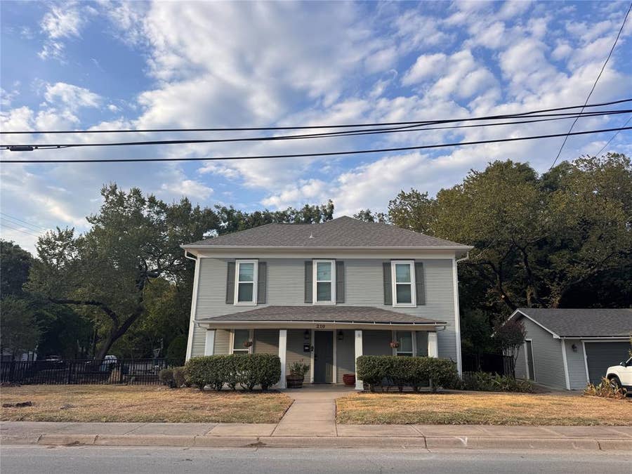 Property photo for 210 W Spring Street, Weatherford, TX
