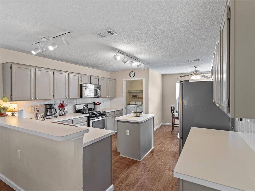 7501 Gillon Drive, Rowlett, TX 75089
