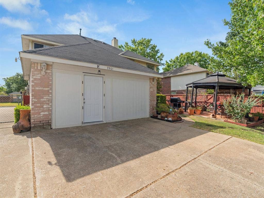 7501 Gillon Drive, Rowlett, TX 75089