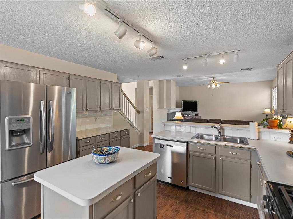7501 Gillon Drive, Rowlett, TX 75089