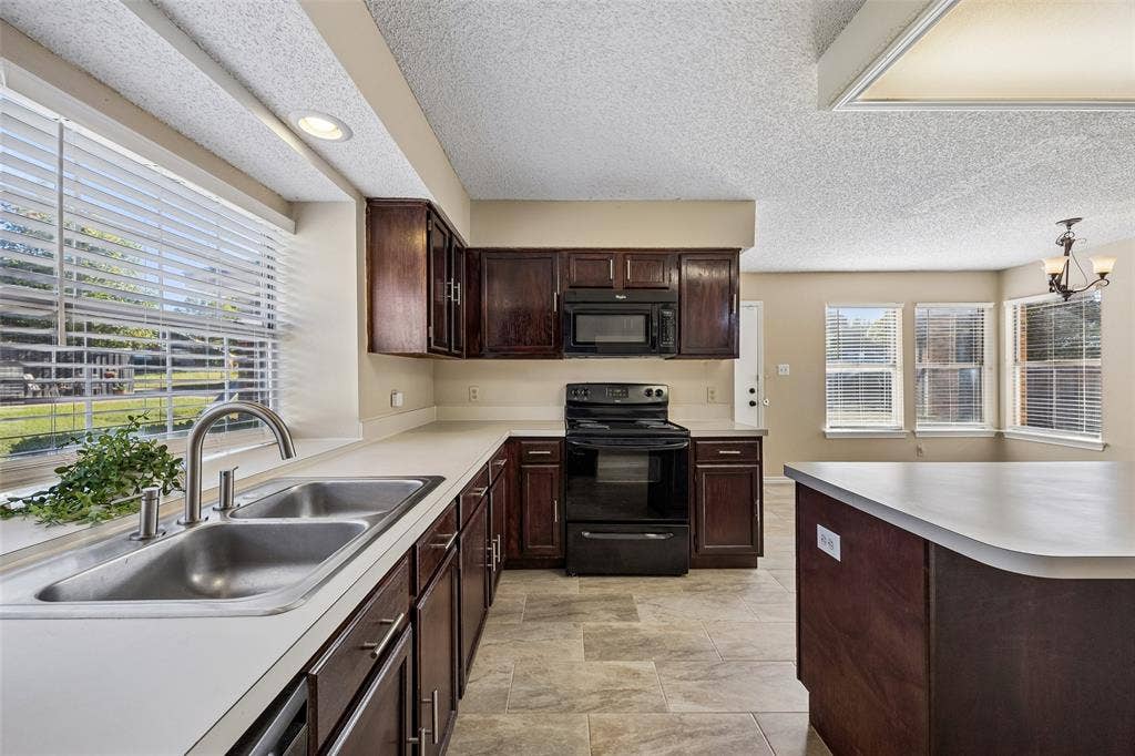 1203 White Drive, Cedar Hill, TX 75104 1203 White Drive, Cedar Hill, TX 75104