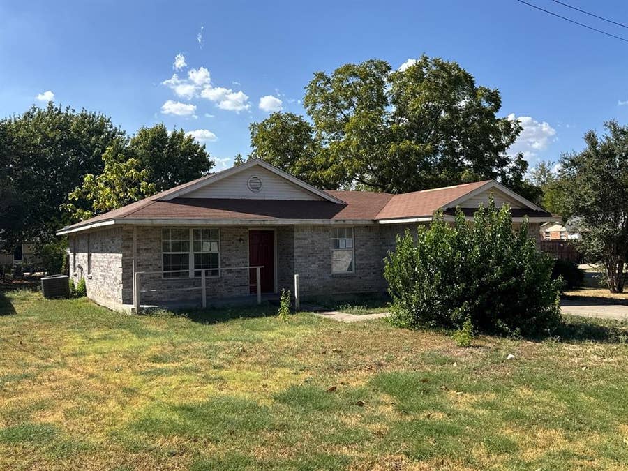 Property photo for 800 Maple Street, Howe, TX