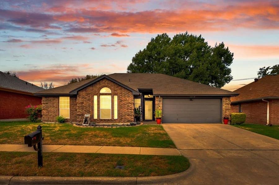 Property photo for 6608 Stetter Drive, Arlington, TX