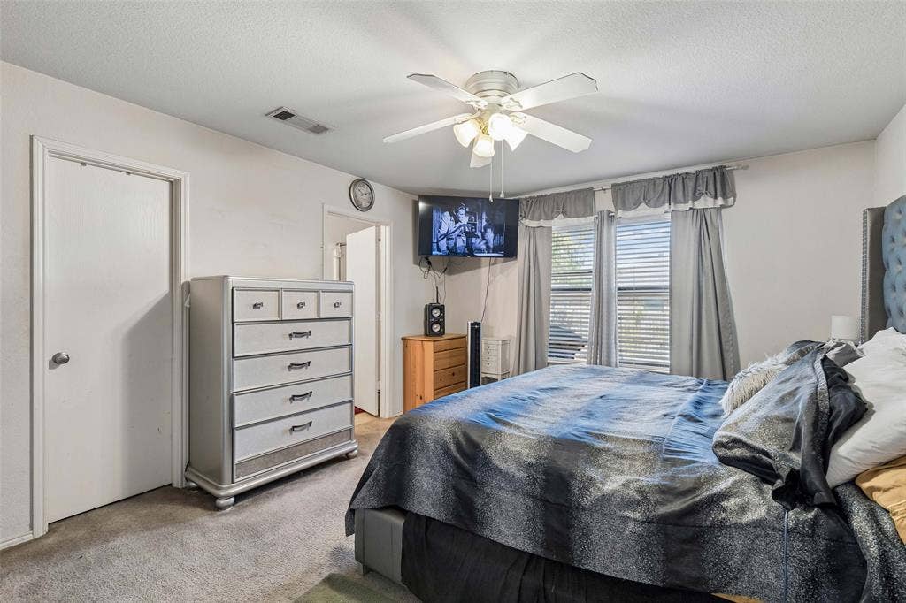 3118 Rosslynn Court, Seagoville, TX 75159 Ceiling fan with integrated lighting