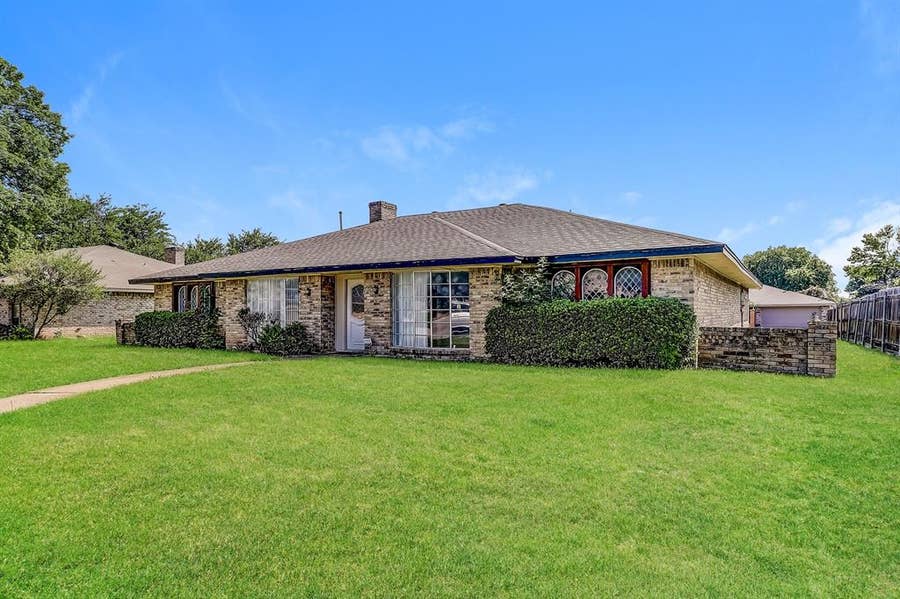 Property photo for 1021 Shadywood Lane, DeSoto, TX