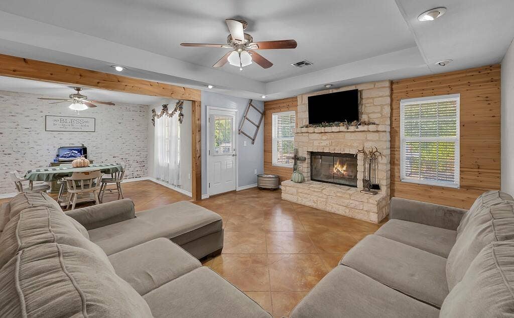 3287 Rosenthal Parkway, Lorena, TX 76655 3287 Rosenthal Parkway, Lorena, TX 76655