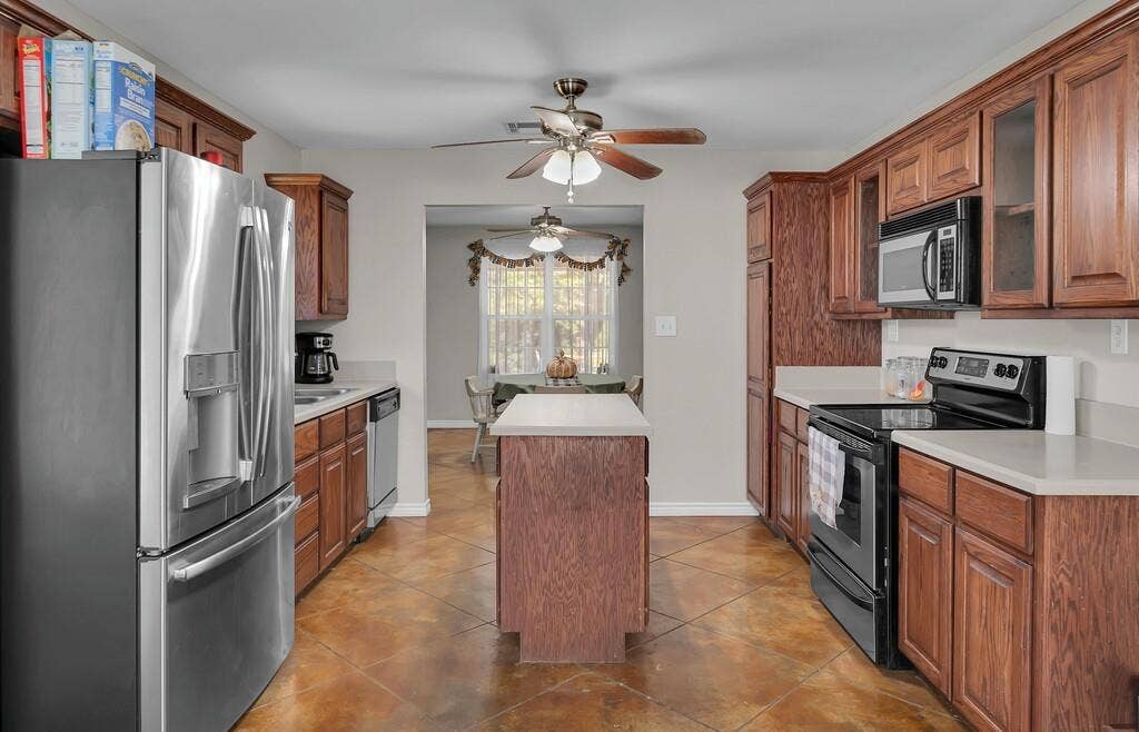 3287 Rosenthal Parkway, Lorena, TX 76655 3287 Rosenthal Parkway, Lorena, TX 76655