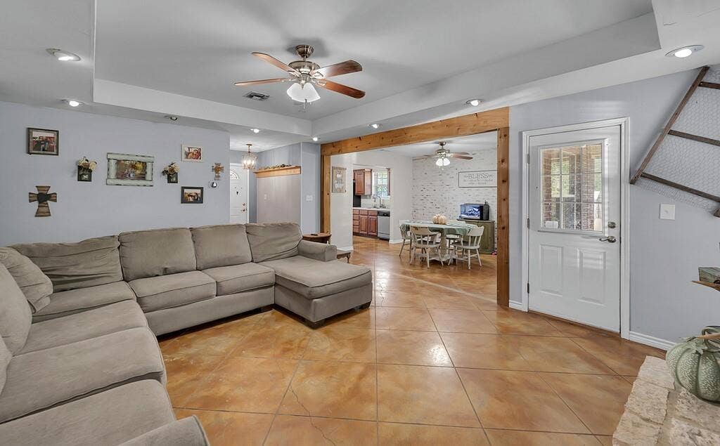 3287 Rosenthal Parkway, Lorena, TX 76655 3287 Rosenthal Parkway, Lorena, TX 76655