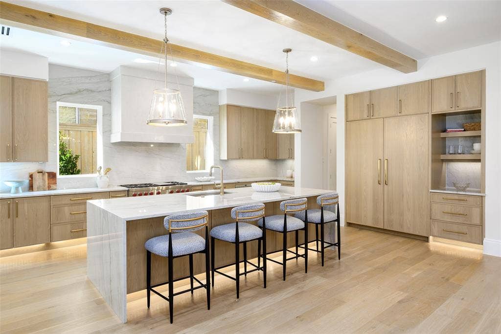 3929 Stanford Avenue, University Park, TX 75225 Gourmet culinary kitchen with custom slim Shaker, white oak cabinetry with soft-close doors and drawers, natural stone countertops with waterfall detail at island