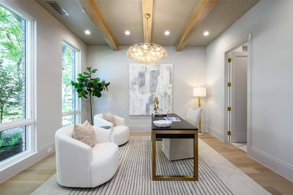 3929 Stanford Avenue, University Park, TX 75225 Downstairs guest suite/study with large walk-in closet and full bath
