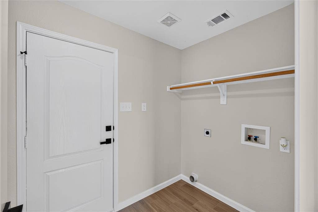 1336 Kiwi Court, Dallas, TX 75051 1336 Kiwi Court, Dallas, TX 75051