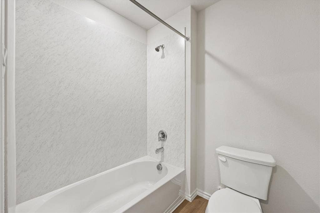 164 Mapleoak Drive, Caddo Mills, TX 75135 Auxiliary full bath