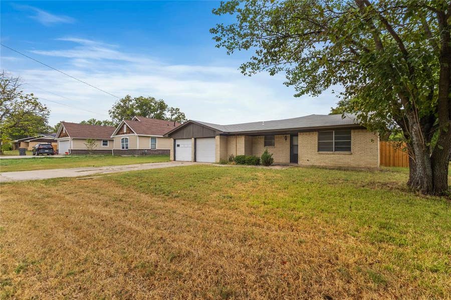 Property photo for 1240 E Jefferson Street, Van Alstyne, TX