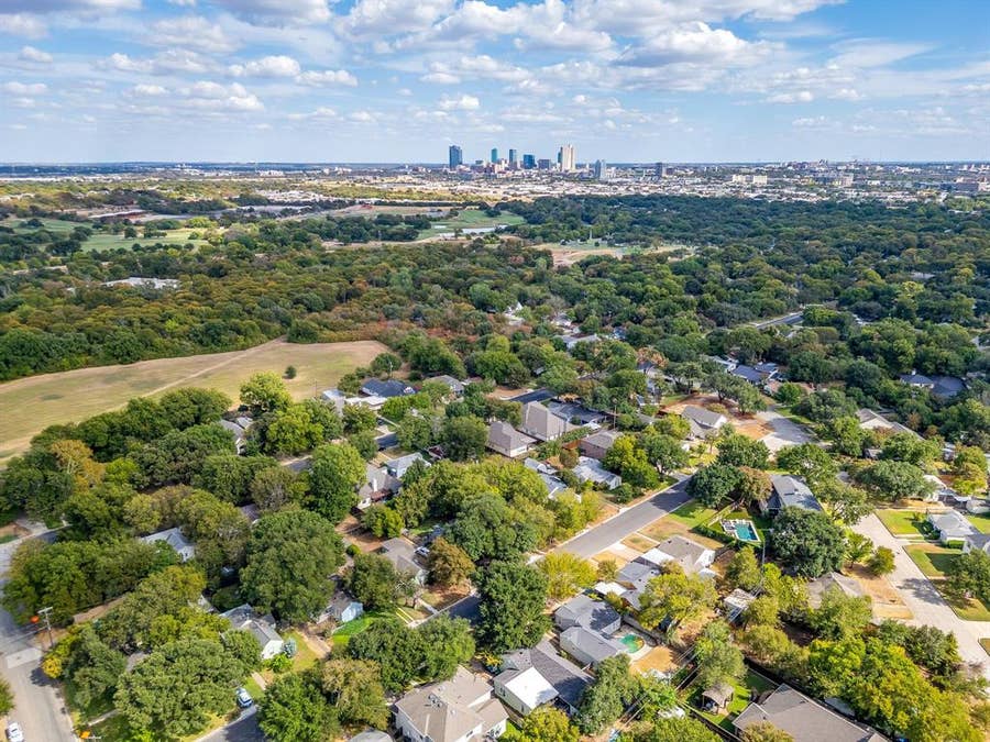Property photo for 720 Northwood Road, Fort Worth, TX