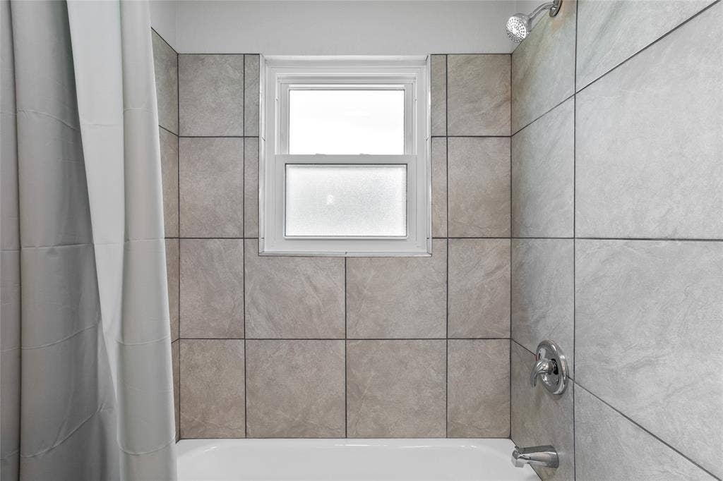 3020 P Avenue, Plano, TX 75074 3020 P Avenue, Plano, TX 75074