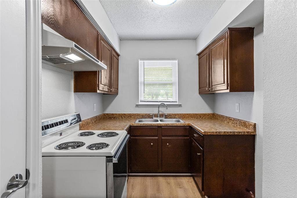 3020 P Avenue, Plano, TX 75074 3020 P Avenue, Plano, TX 75074