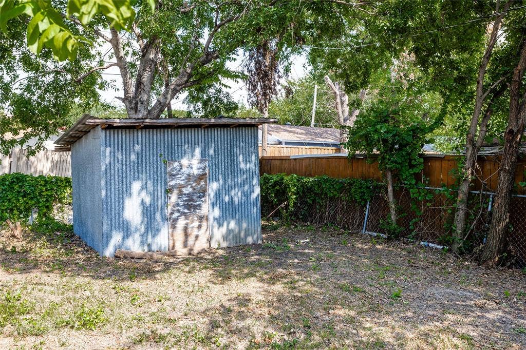 3020 P Avenue, Plano, TX 75074 3020 P Avenue, Plano, TX 75074