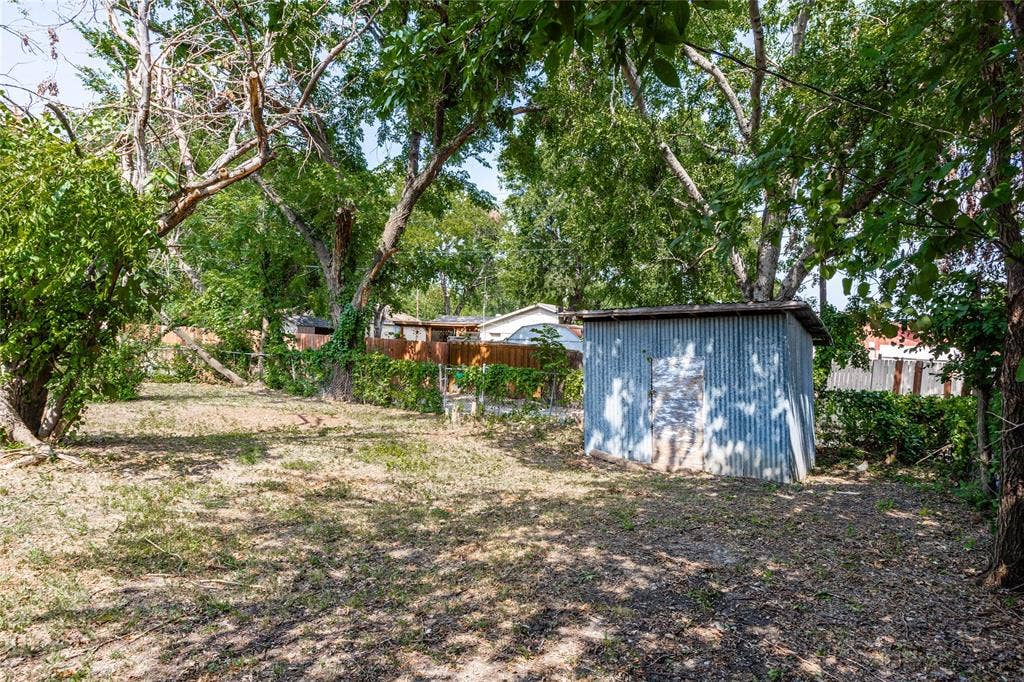3020 P Avenue, Plano, TX 75074 3020 P Avenue, Plano, TX 75074