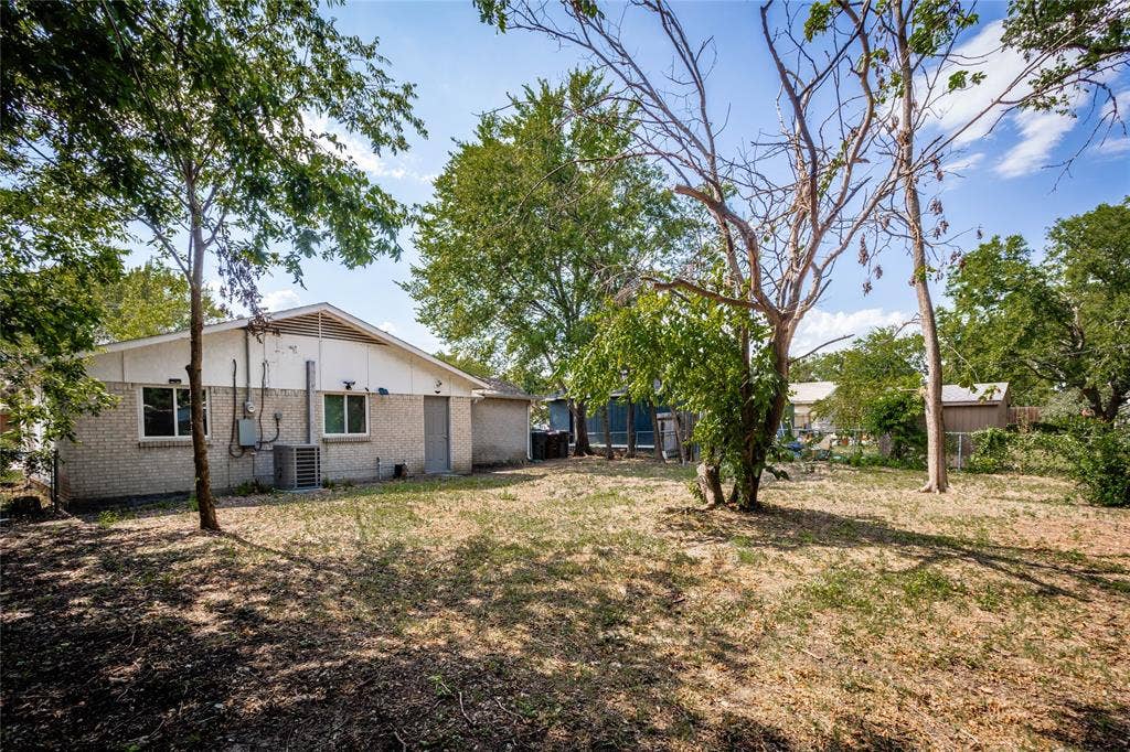 3020 P Avenue, Plano, TX 75074 3020 P Avenue, Plano, TX 75074