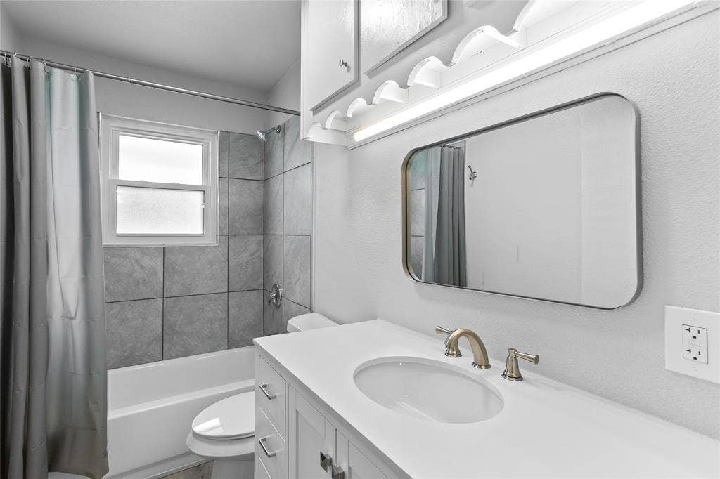 3020 P Avenue, Plano, TX 75074 3020 P Avenue, Plano, TX 75074