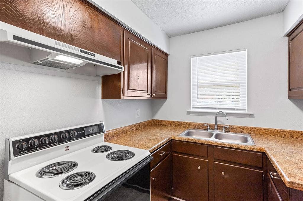 3020 P Avenue, Plano, TX 75074 3020 P Avenue, Plano, TX 75074