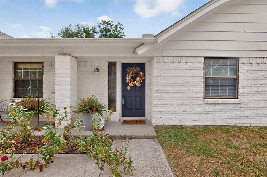 Property photo for 2060 Trailwood Drive W, Burleson, TX
