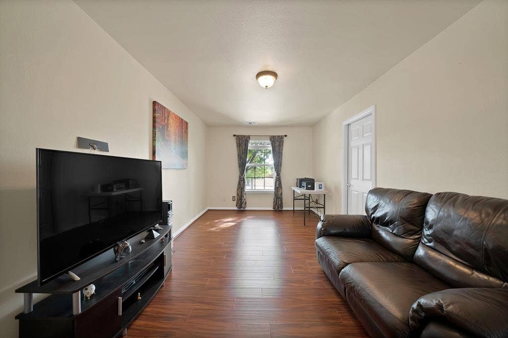 1607 Masters Drive, DeSoto, TX 75115 1607 Masters Drive, DeSoto, TX 75115