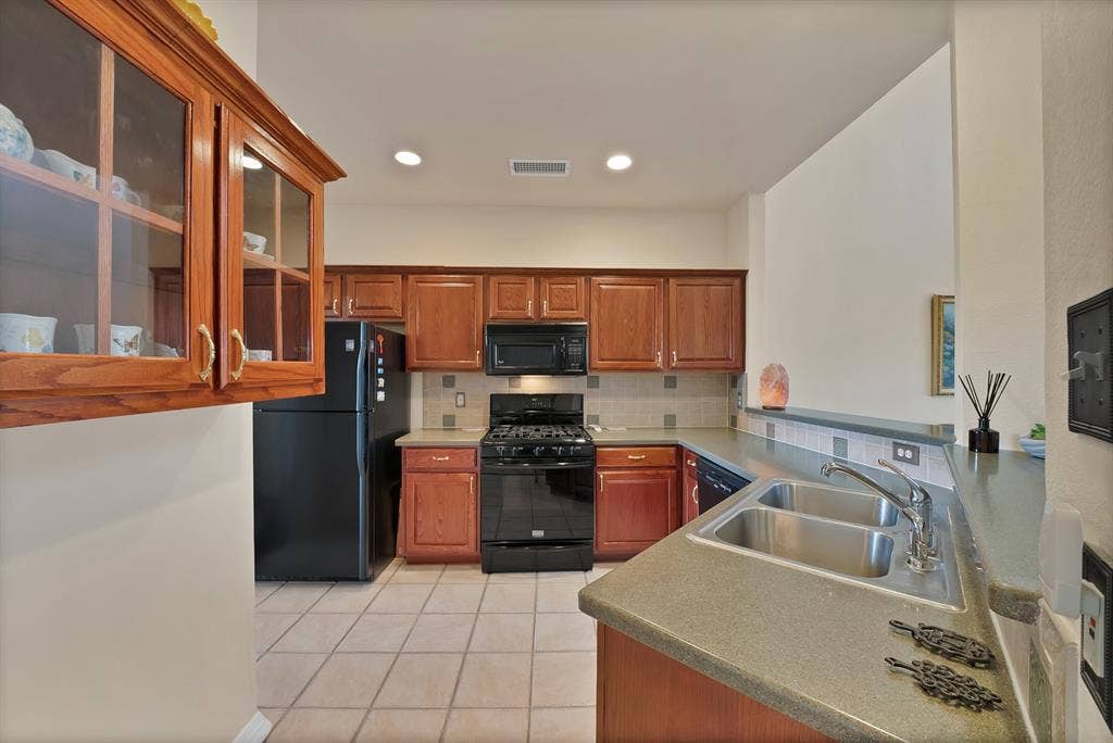 1607 Masters Drive, DeSoto, TX 75115 1607 Masters Drive, DeSoto, TX 75115