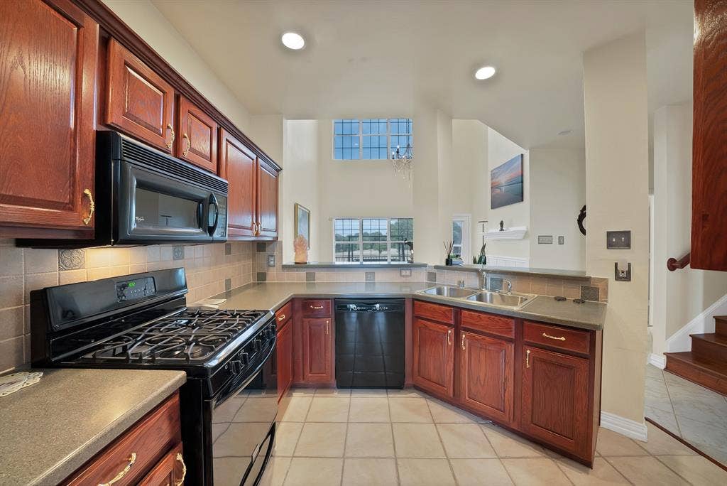 1607 Masters Drive, DeSoto, TX 75115 1607 Masters Drive, DeSoto, TX 75115