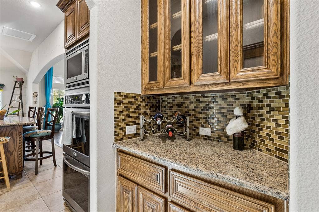 305 Fountain Creek Court, Ovilla, TX 75154 305 Fountain Creek Court, Ovilla, TX 75154