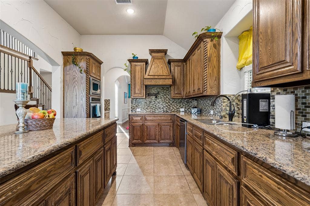 305 Fountain Creek Court, Ovilla, TX 75154 305 Fountain Creek Court, Ovilla, TX 75154