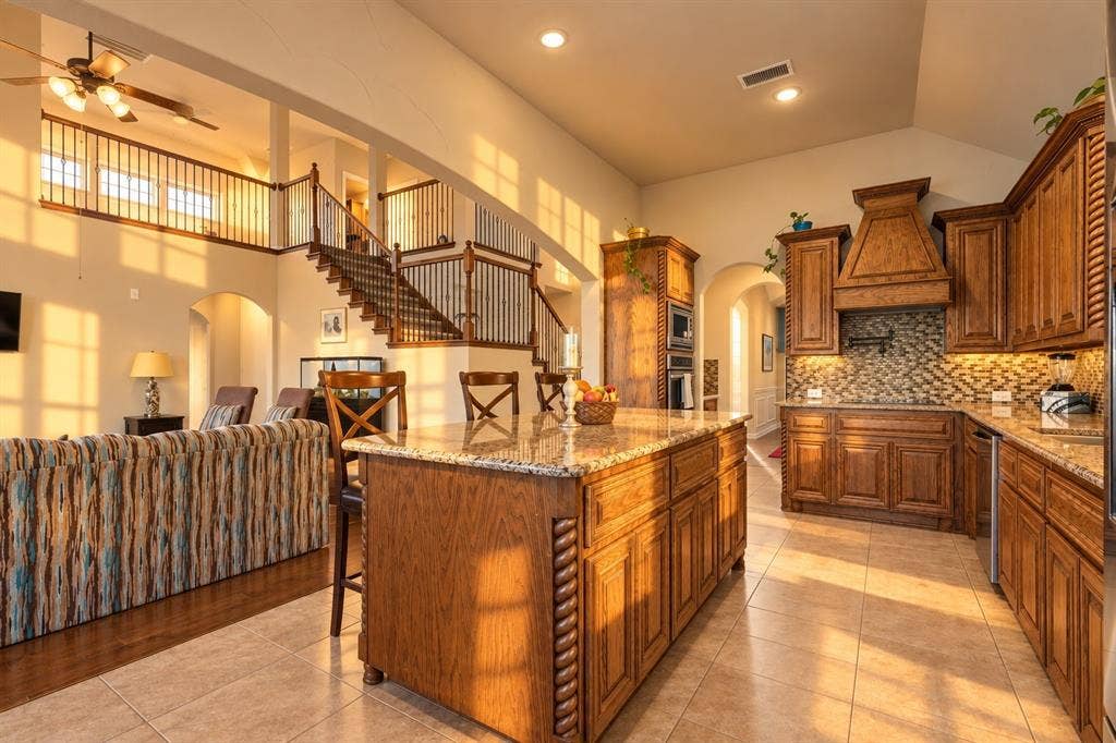 305 Fountain Creek Court, Ovilla, TX 75154 305 Fountain Creek Court, Ovilla, TX 75154