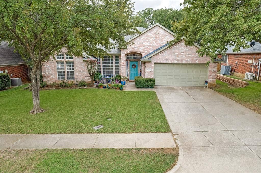 1374 Forest Creek Drive, Lewisville, TX 75067
