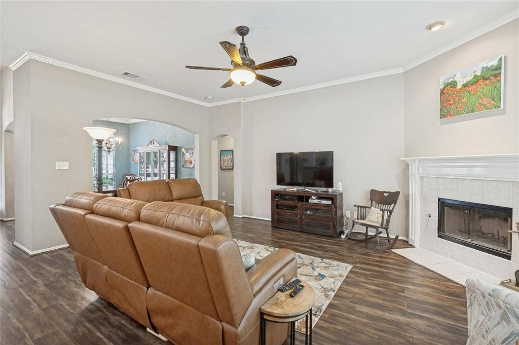 1374 Forest Creek Drive, Lewisville, TX 75067