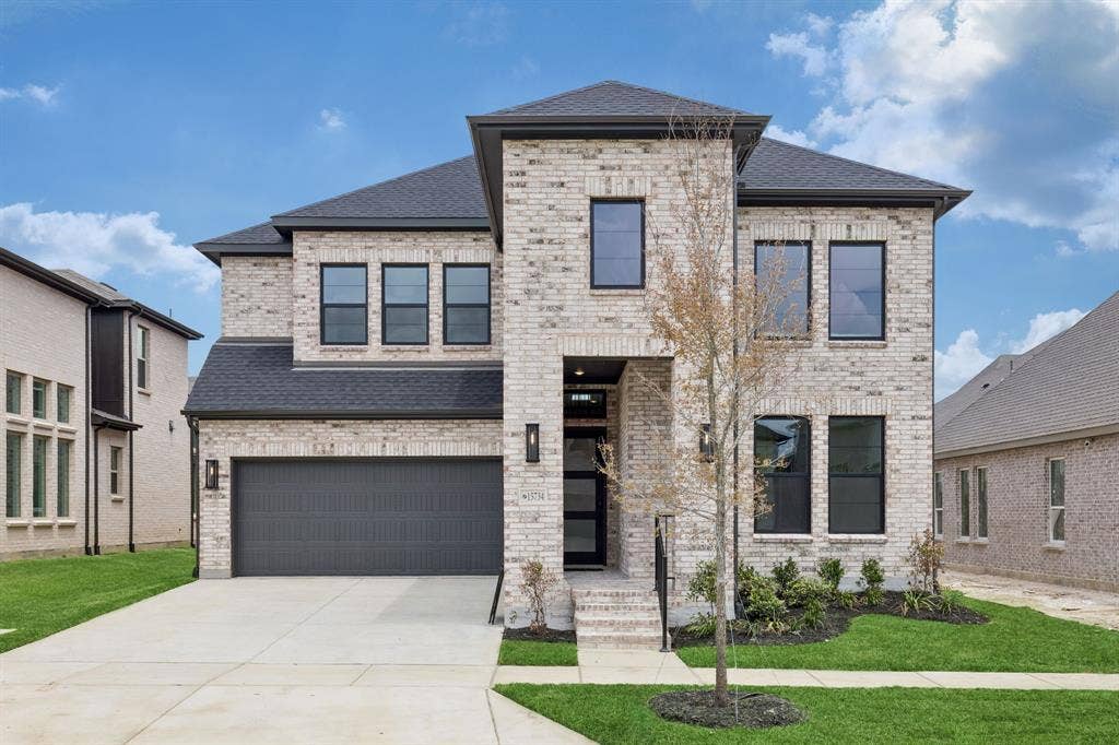 Luxurious living in classically designed homes can be found in one of northwest Frisco's newest communities...Hazelwood!