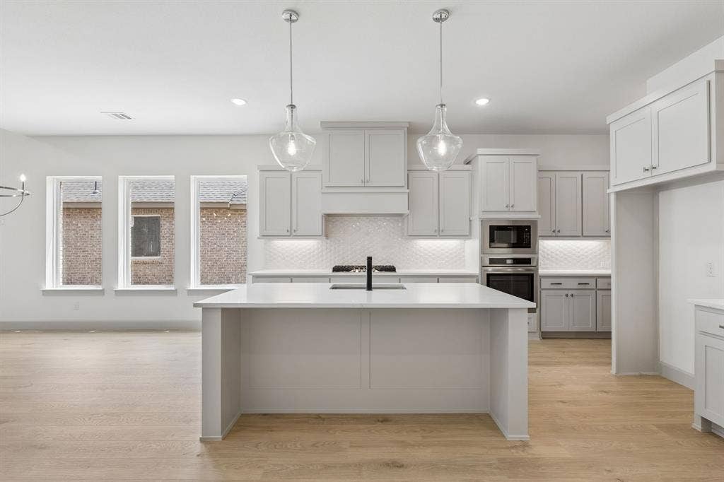 You'll find outstanding storage and prep space in this fantastic kitchen!