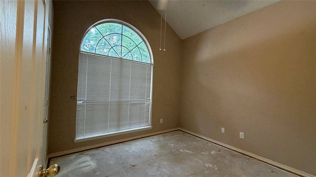 2718 High Pointe Boulevard, McKinney, TX 75071 Arched window with sunburst muntins, vaulted ceiling, and ceiling fan