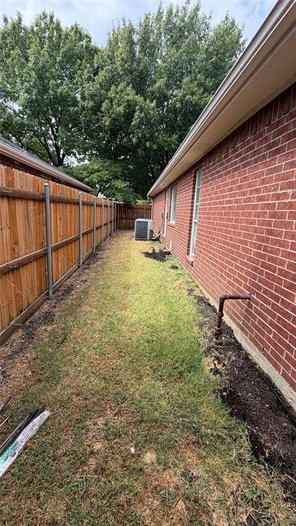 2718 High Pointe Boulevard, McKinney, TX 75071 Red brick exterior with white trim