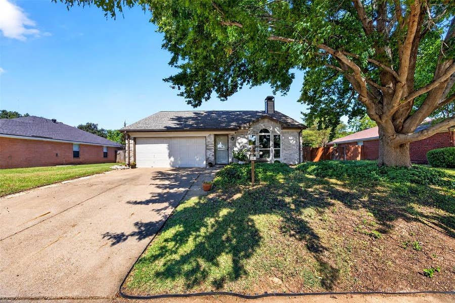 Property photo for 203 Briarglen Drive, Cedar Hill, TX