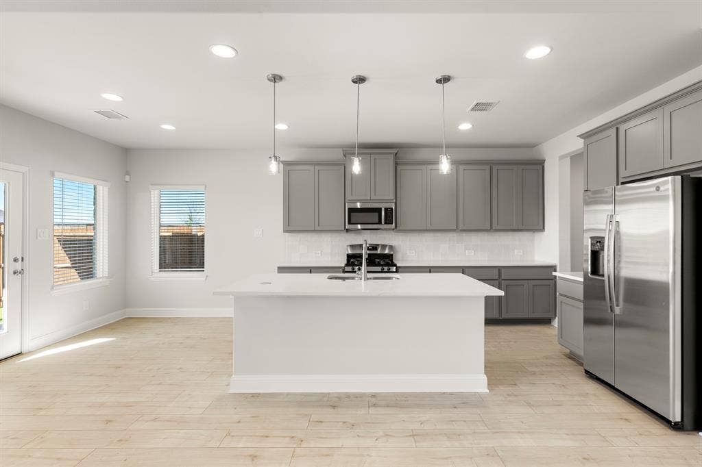 18. 2126 Rhodora - Kitchen.jpg