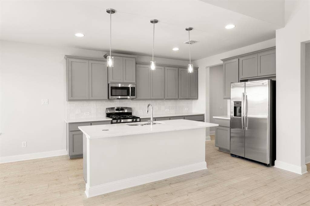 19. 2126 Rhodora - Kitchen (2).jpg