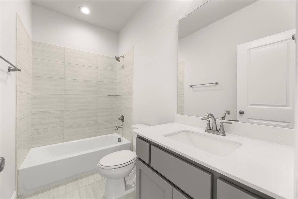 38. 2126 Rhodora - 3rd Bath.jpg