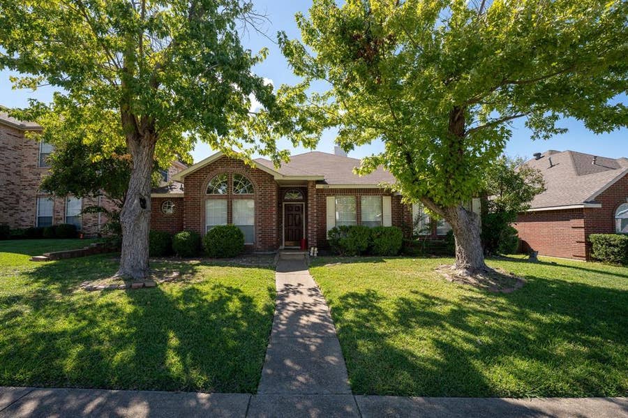 Property photo for 4835 Berridge Lane, Dallas, TX