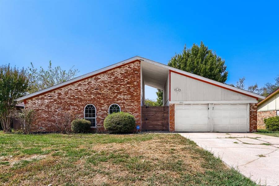 Property photo for 6917 Post Oak Drive, North Richland Hills, TX
